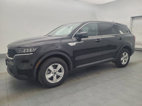 Used 2022 Kia Sorento LX image 2