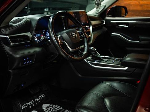 Used 2022 Toyota Highlander Platinum FWD image 9