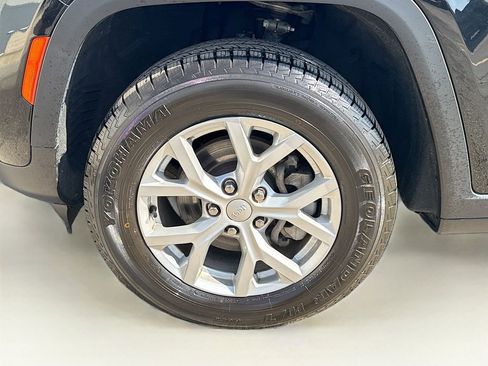 Used 2023 Jeep Grand Cherokee Limited image 41