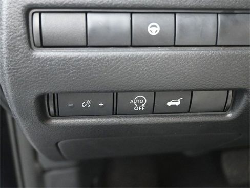 Used 2025 Nissan Rogue SV image 21