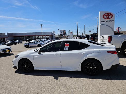 Certified 2026 Toyota Camry SE image 2