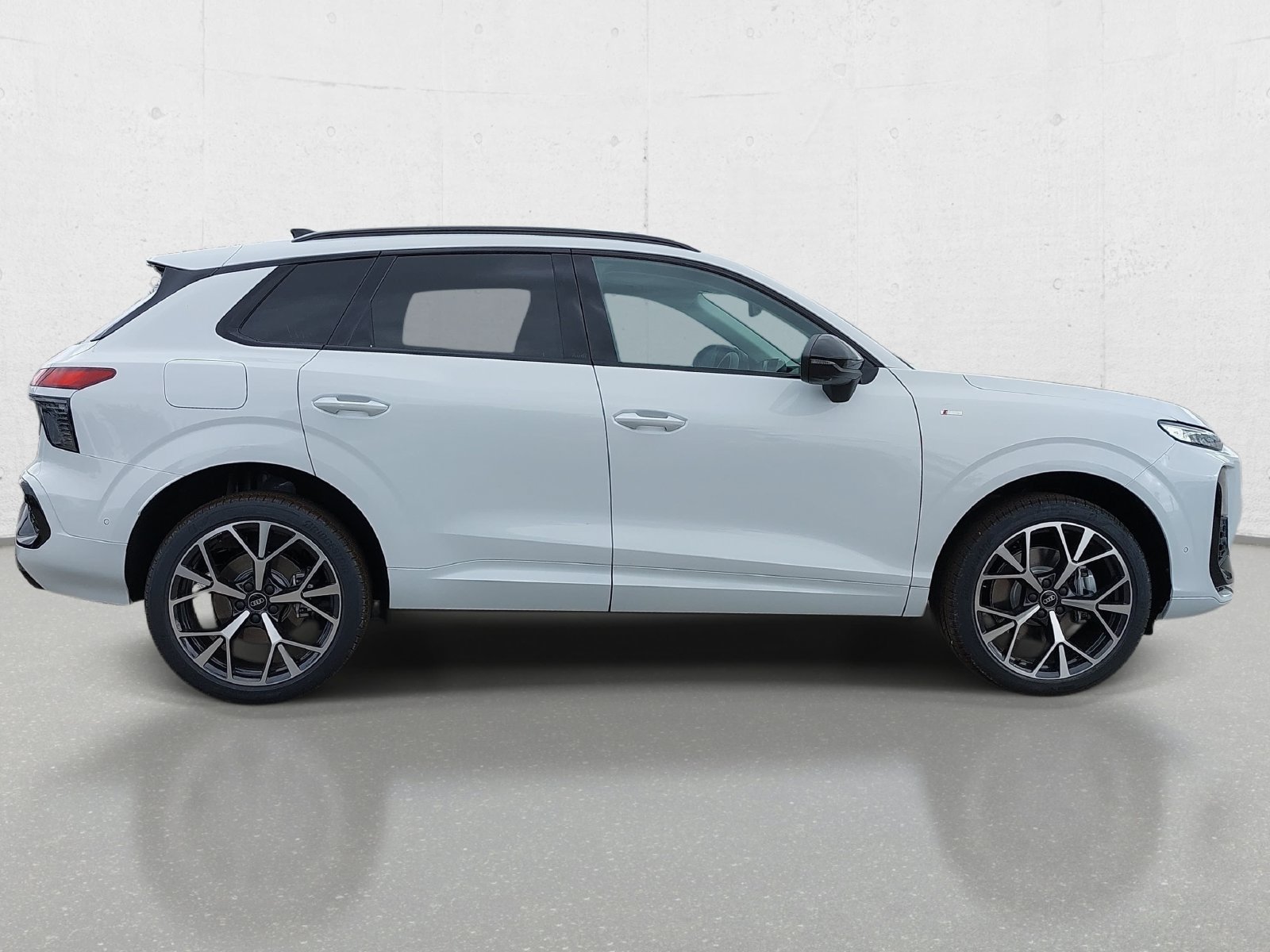 New 2026 Audi Q3 quattro 2.0T AWD/4WD image 4