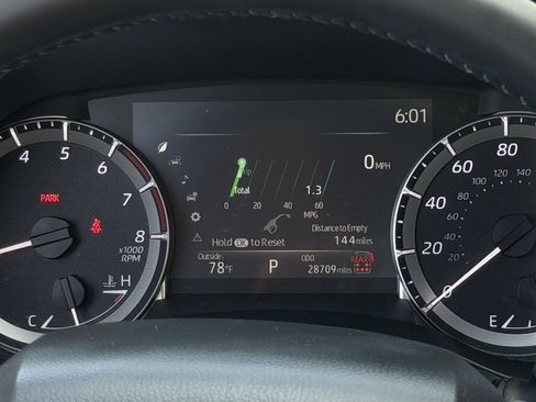 Used 2024 Toyota Highlander XLE FWD image 16