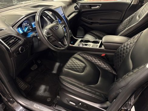 Used 2024 Ford Edge Titanium image 5