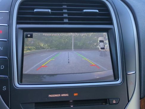 Used 2016 Lincoln MKX Reserve w/ Cargo Utility Package FWD image 18
