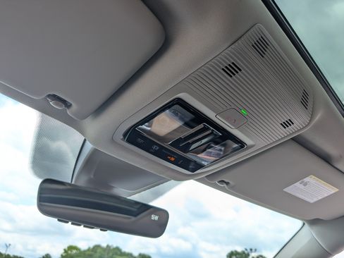 Used 2026 Volkswagen Atlas SE w/ Panoramic Sunroof Package FWD image 34