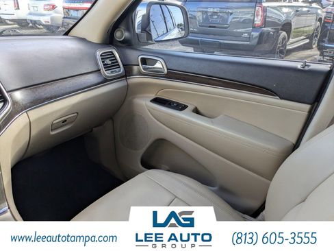 Used 2017 Jeep Grand Cherokee Limited image 18