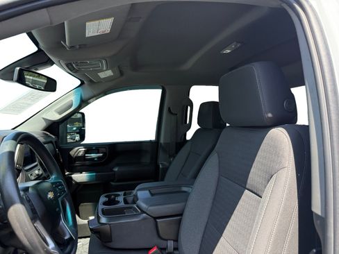 Used 2022 Chevrolet Silverado 2500 Custom w/ Custom Value Package AWD/4WD image 10