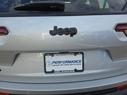 New 2025 Jeep Grand Cherokee L Altitude image 30