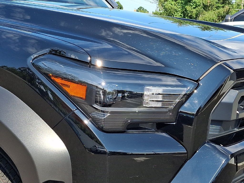 Certified 2025 Toyota 4Runner SR5 AWD/4WD image 9