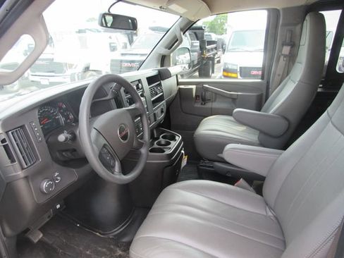 Used 2025 GMC Savana 3500 Extended w/ Driver Convenience Package RWD image 8