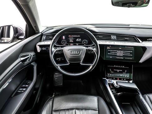 Used 2022 Audi e-tron Premium Plus w/ Premium Plus Package image 6