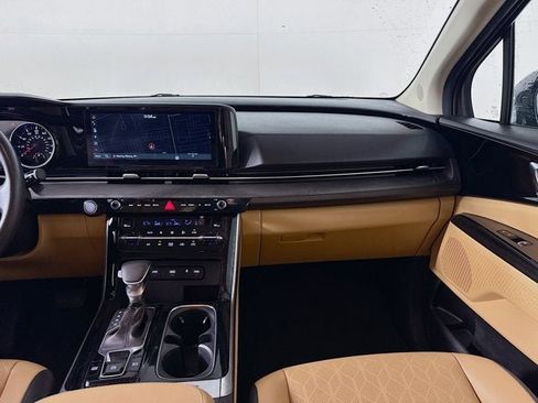 Certified 2024 Kia Carnival EX image 23