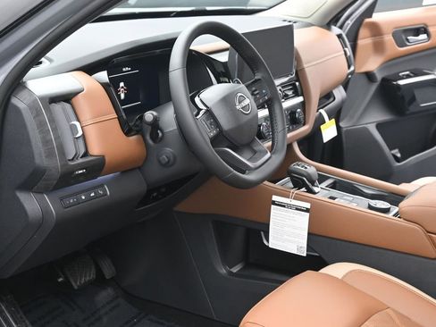 New 2026 Nissan Pathfinder Platinum AWD/4WD image 7