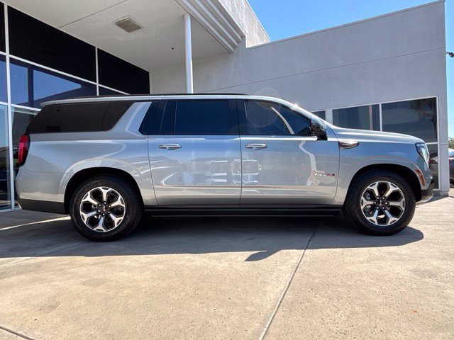 Used 2025 GMC Yukon XL AT4 Ultimate AWD/4WD image 2
