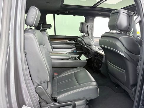 Used 2023 Jeep Grand Wagoneer L Series II image 27