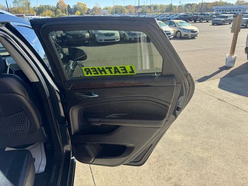 Used 2012 Cadillac SRX Luxury image 17