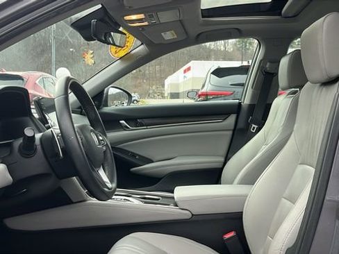 Used 2019 Honda Accord Touring image 10