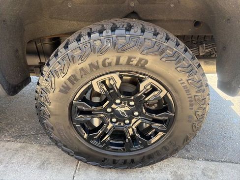 Used 2023 Chevrolet Silverado 1500 ZR2 w/ Technology Package image 29