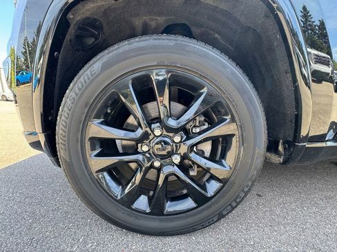 Used 2022 Jeep Grand Cherokee Altitude AWD/4WD image 12