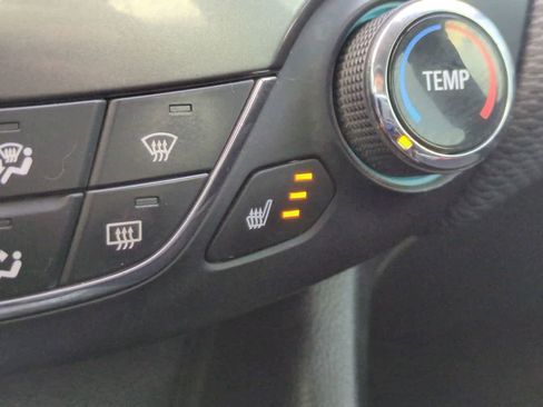 Used 2018 Chevrolet Cruze LT w/ Convenience Package image 21