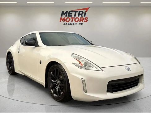 Used 2017 Nissan 370Z Touring image 3