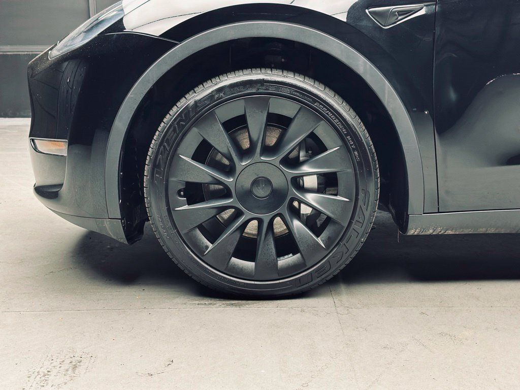 Used 2023 Tesla Model Y Long Range AWD/4WD image 31