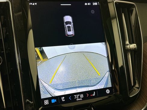 Used 2023 Volvo XC60 B5 Plus image 13