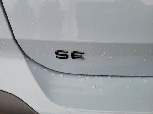 New 2026 Volkswagen Taos SE image 14