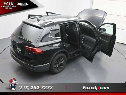 Used 2024 Volkswagen Tiguan SE w/ Panoramic Sunroof Package AWD/4WD image 41