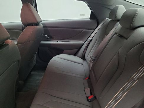 Used 2025 Hyundai Elantra SEL image 18