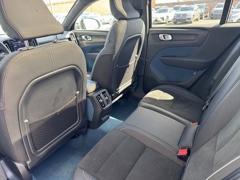 Used 2022 Volvo C40 P8 Recharge Ultimate image 32