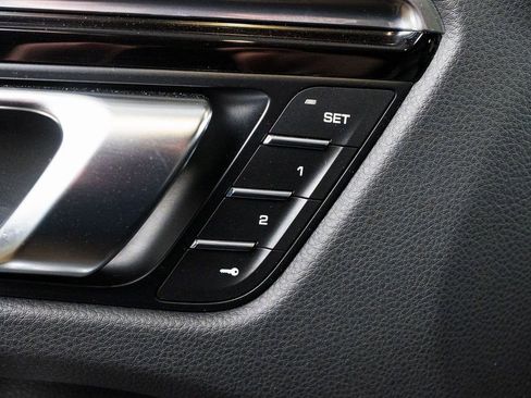 Certified 2022 Porsche Macan image 19