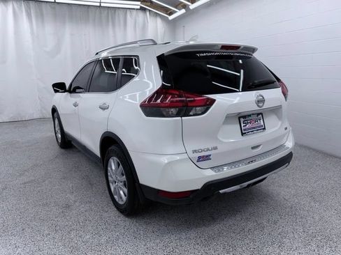 Used 2018 Nissan Rogue SV w/ Premium Package FWD image 4
