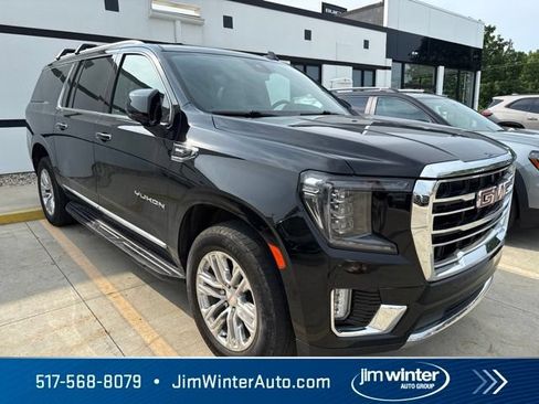 Used 2023 GMC Yukon XL SLT w/ SLT Premium Package AWD/4WD image 4