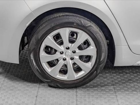 Used 2022 Toyota Corolla LE FWD image 36