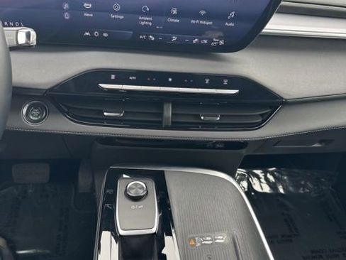 Used 2025 Buick Enclave Sport Touring image 25