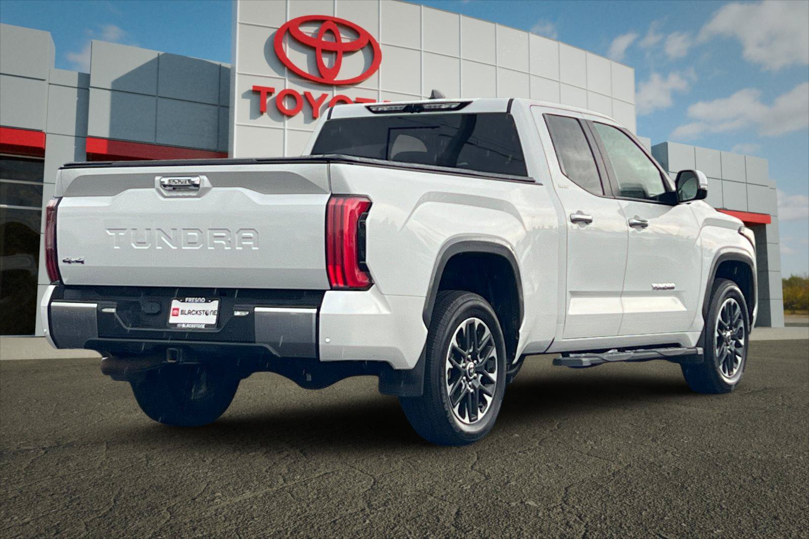 Used 2024 Toyota Tundra Limited AWD/4WD image 3