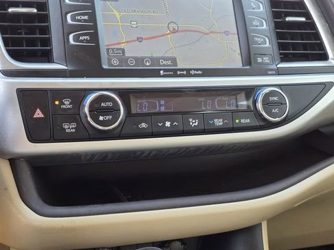 Used 2017 Toyota Highlander XLE image 24