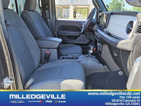 New 2025 Jeep Gladiator Sport image 16