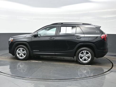 Used 2022 GMC Terrain SLE w/ Driver Convenience Package image 3