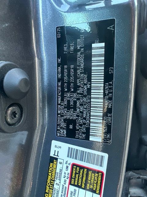 Used 2025 Toyota Highlander LE FWD image 15