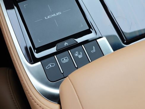 Used 2021 Lexus LS 500h image 30