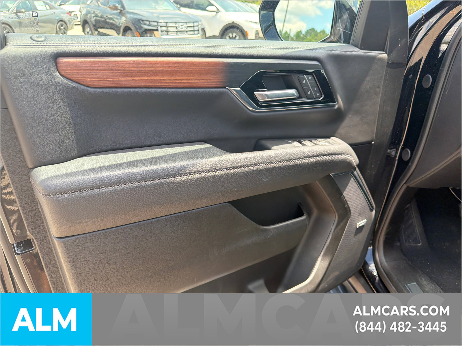 Used 2025 GMC Yukon Denali AWD/4WD image 11