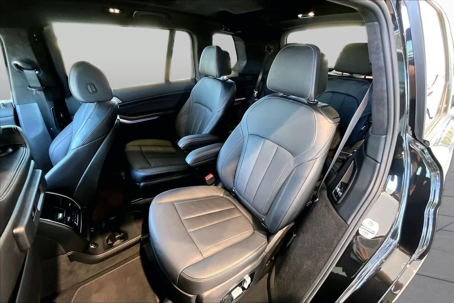 Used 2022 BMW X7 xDrive40i w/ M Sport Package AWD/4WD image 22