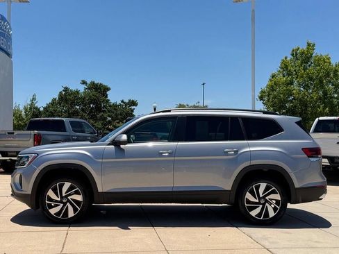 Used 2025 Volkswagen Atlas SE FWD image 7