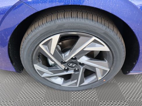 New 2025 Hyundai Elantra Limited image 4