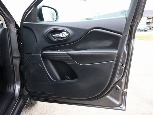 Used 2017 Jeep Cherokee 75th Anniversary image 10