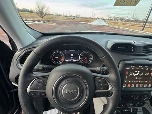 Used 2022 Jeep Renegade Limited AWD/4WD image 8
