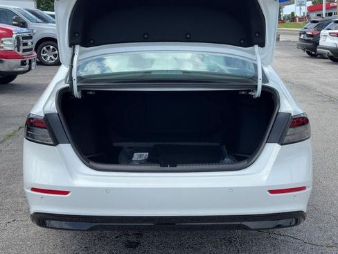Used 2023 Honda Accord Touring image 5
